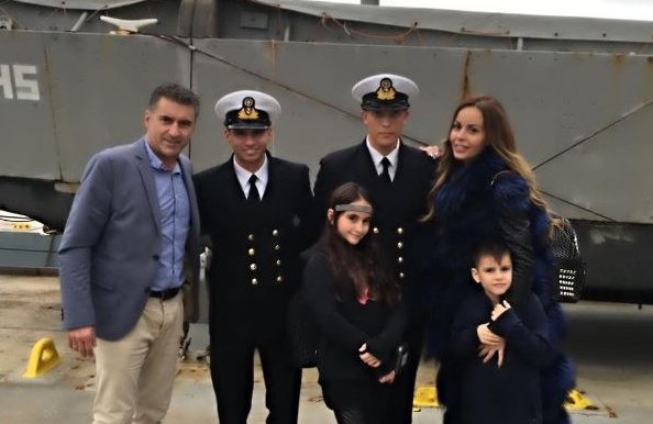 Επίσκεψη στο Αρματαγωγό «Ρόδος» για τον Θ. Ζαγοράκη και την οικογένειά του (φωτό)
